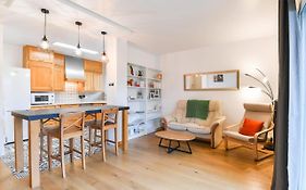 Nice Apartment With Balcony Very Close To The City Center